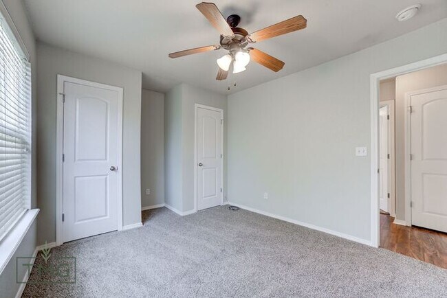 Building Photo - Open House 8/1/24 4pm-5pm! Great 3/2/2 in Owasso’s Lake Valley!