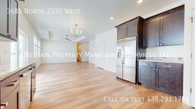 Building Photo - 3685 2330