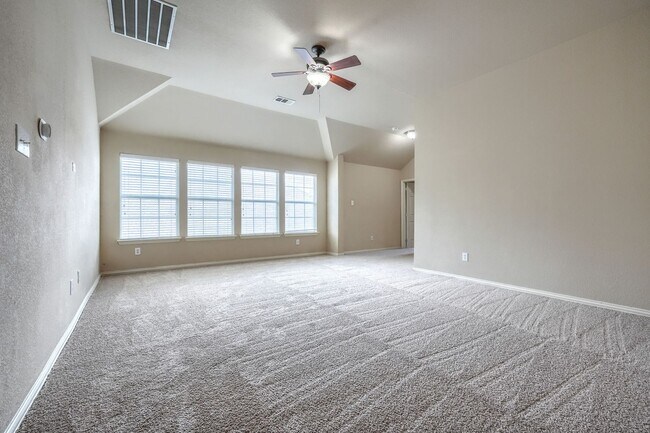 Building Photo - 5 Bedroom Home with Brand-New Carpet in Grayhawk | 3-Car Garage | Frisco ISD | Game Room