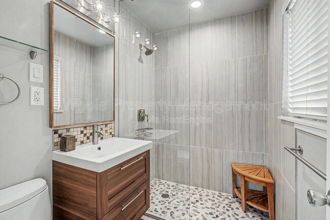 Building Photo - 5565 E Bails Dr