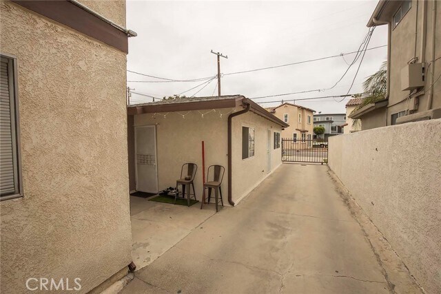 Building Photo - 1533 Plaza del Amo