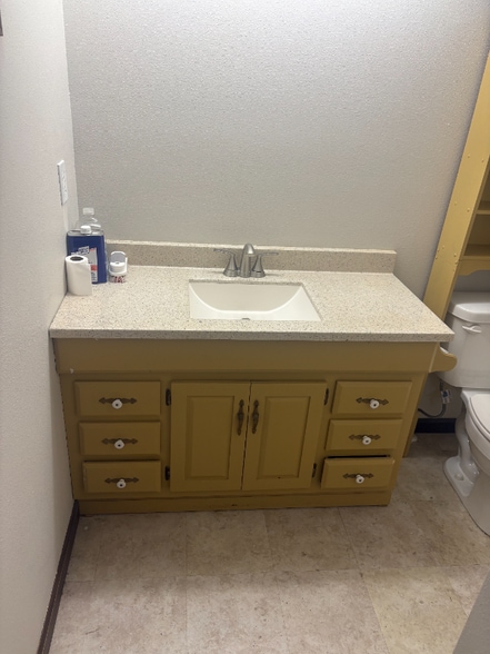 Building Photo - 694 E 400 Hwy