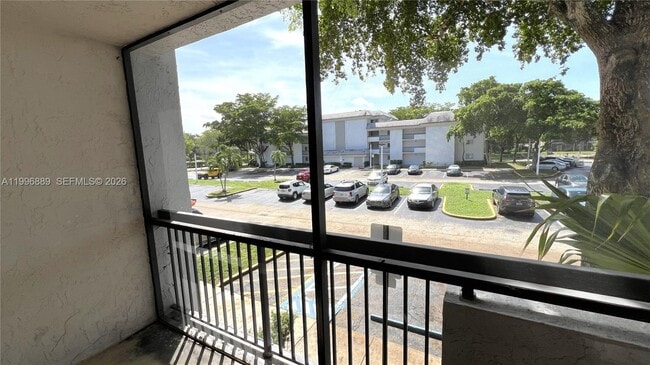 Building Photo - 711 N Pine Island Rd