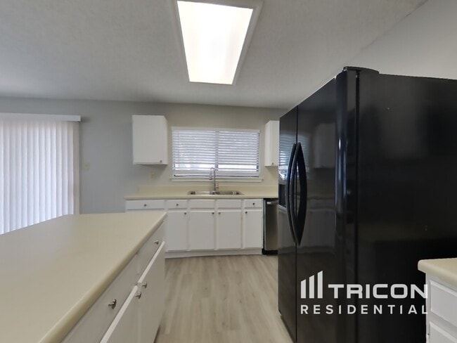 Building Photo - 8130 Ocean Meadow Dr