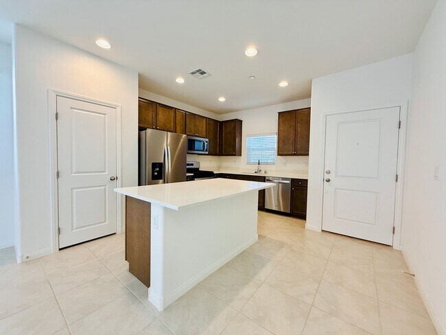 Building Photo - Stunning Home in the Desirable Cadence Community!
