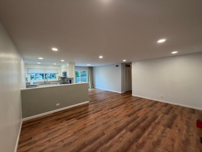 Building Photo - 930 Dorncliff Ln