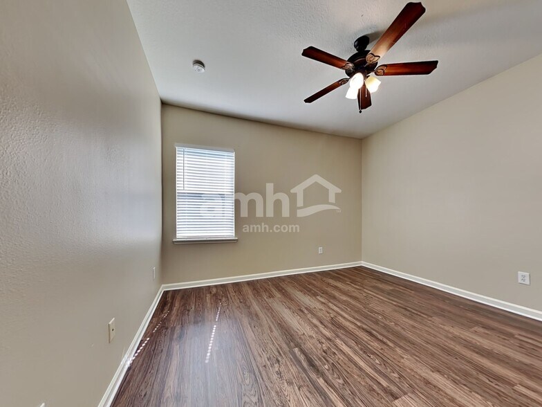 Building Photo - 655 Sunny Stroll Dr