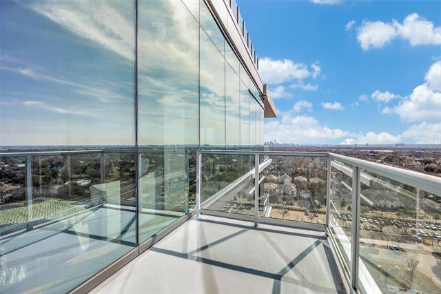 Building Photo - 8119 Douglas Ave