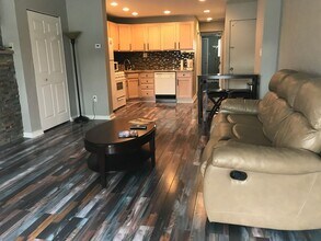 Building Photo - Modern 3 bed, 2 bath, south side flats rental