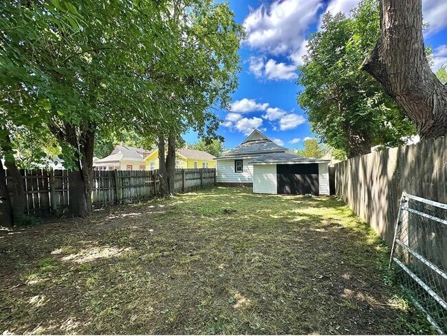 Building Photo - 2317 Lyon St