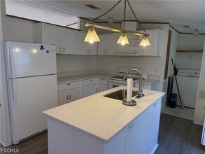 Building Photo - 2253 Queen Anne Dr