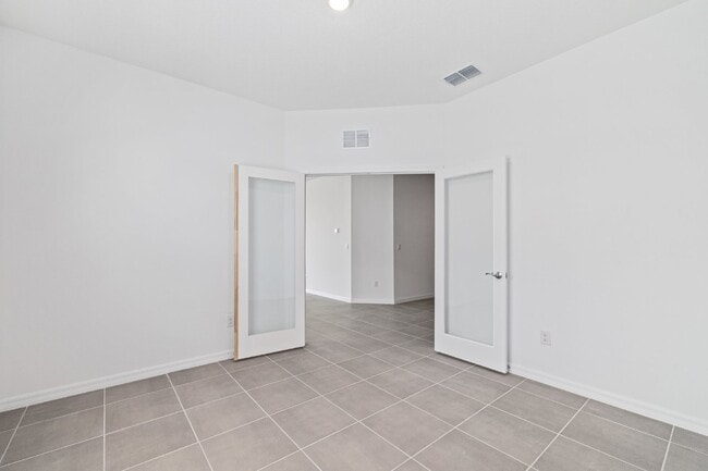 Building Photo - "WoodCreek Charming 3-Bed, 2-Bath Home with Granite Countertops and Screen in back porch on Bendi...