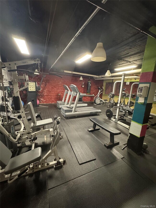 Building Photo - 1670 Longfellow Ave