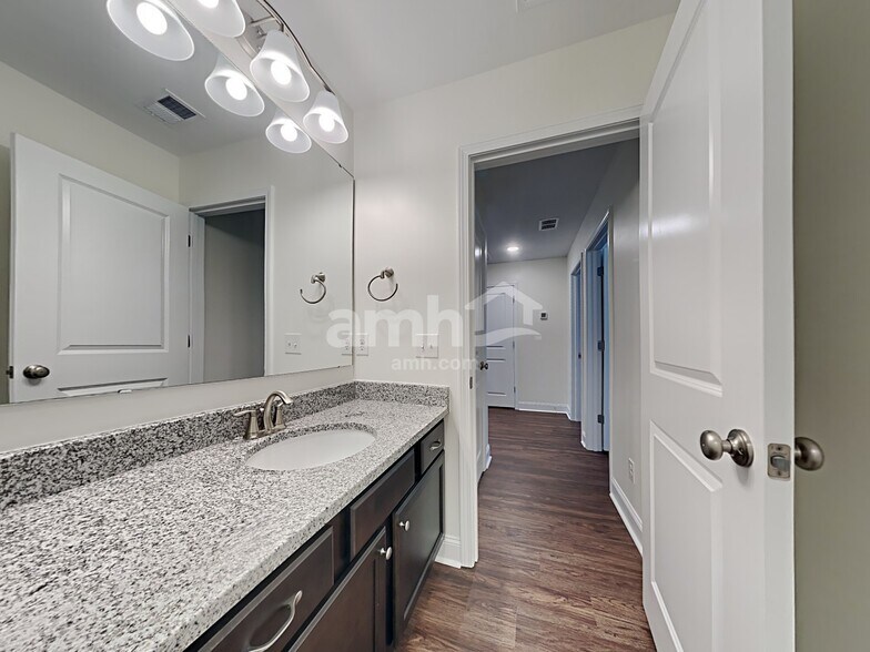 Building Photo - 1813 Produce Ln