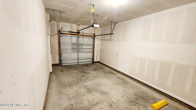 Building Photo - 307 Redbud Rd