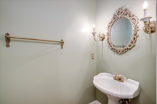 Building Photo - 163 Dumbridge Rd