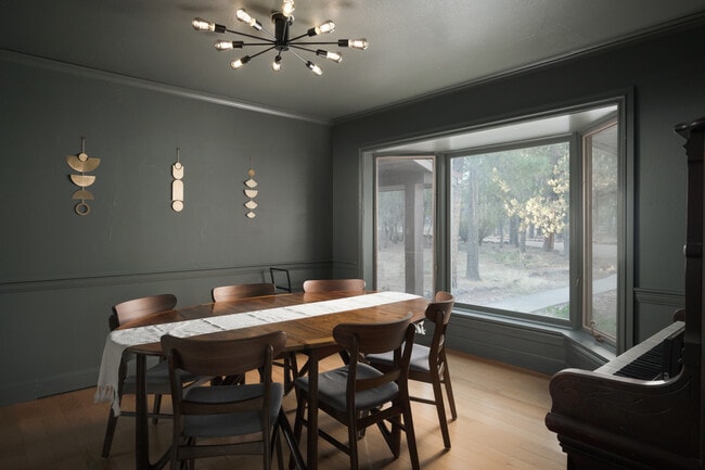 Building Photo - 2237 Lockwood Dr