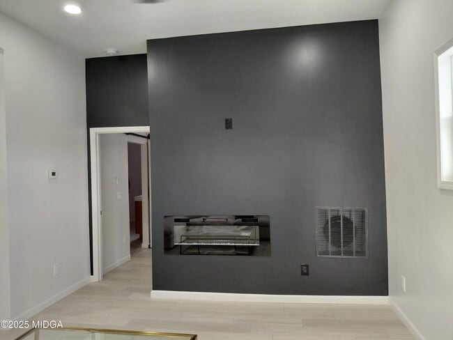 Building Photo - 178 Culver St
