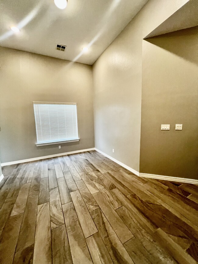 Building Photo - 11365 Hidalgo Dr