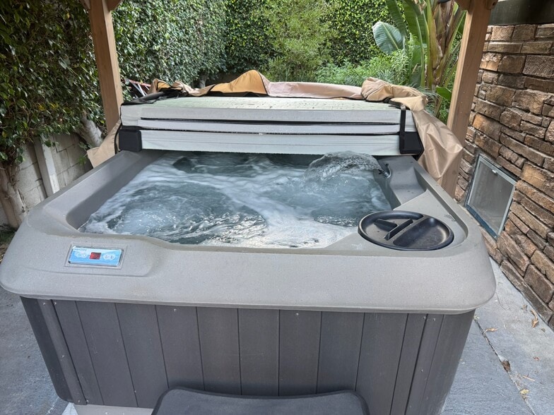 Building Photo - 5915 Lexington Ave