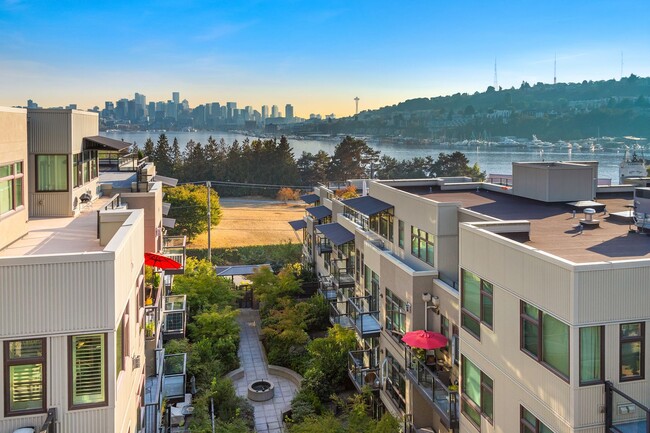 Building Photo - Beautiful Studio Condo by Gasworks Park