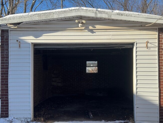 Building Photo - 24 Bremer Ave