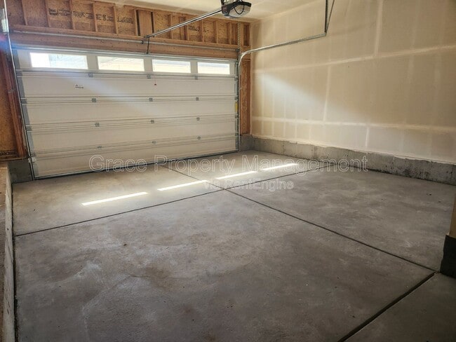 Building Photo - 6157 Two Leaf Dr