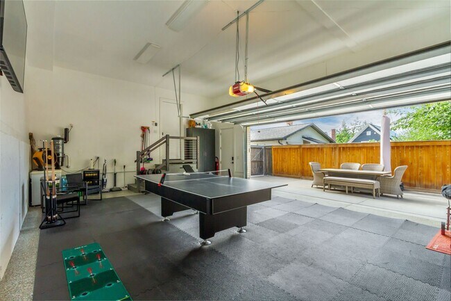 Building Photo - Fully Furnished Luxury Home In The Avenues