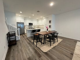 kitchen/dining room - 13031 Centre Dr
