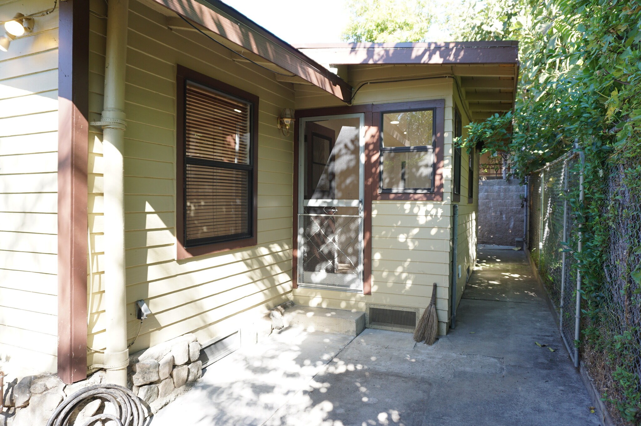 Building Photo - 3948 Pennsylvania Ave