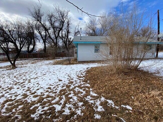 Building Photo - 2-3 Bedroom 1 Bath House with Washer and D...