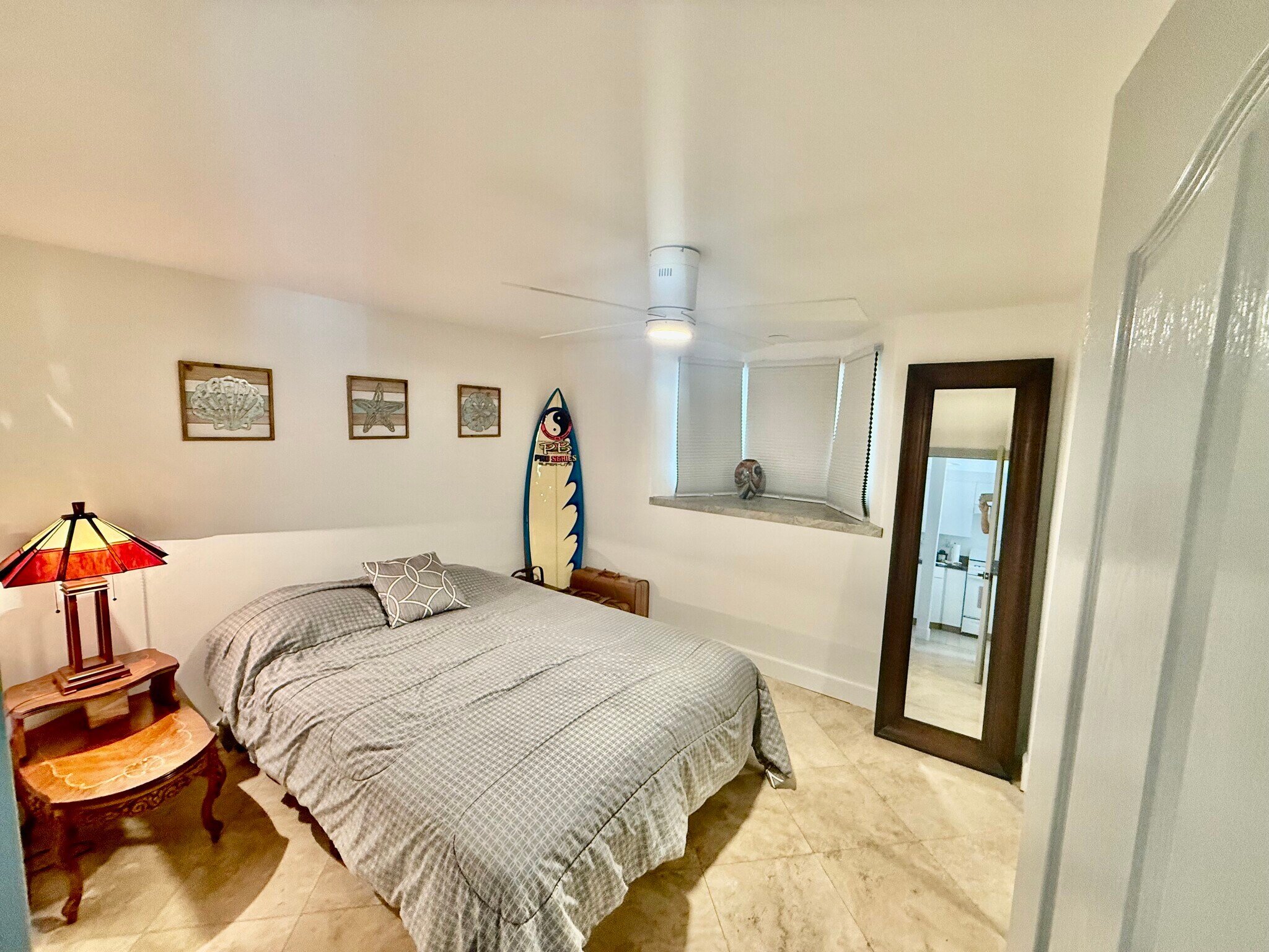 Building Photo - 328 Lakeshore Dr