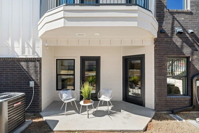 Building Photo - 2450 Wickersham Ln