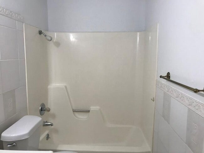 Building Photo - $500 OFF FIRST MONTH RENT IF MOVE IN BY 8/...