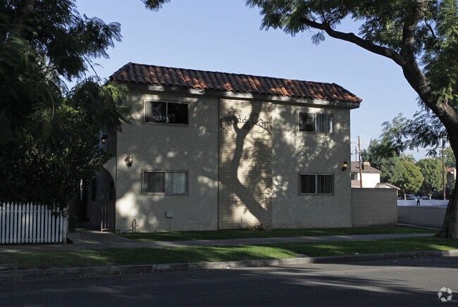 Primary Photo - 815 N Lacy St
