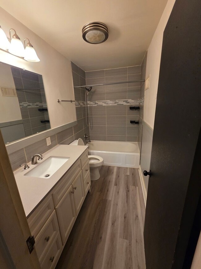 Building Photo - Cute & Cozy 2 Bedroom Home for Rent
