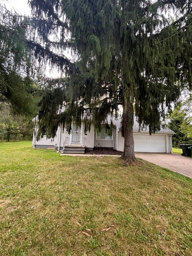 Building Photo - 4684 Green Rd