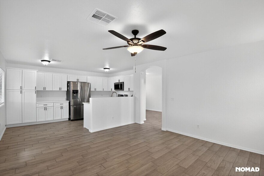 Building Photo - 7118 N 77th Dr