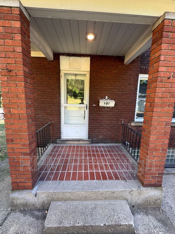 Building Photo - 107 N Meadowcroft Ave
