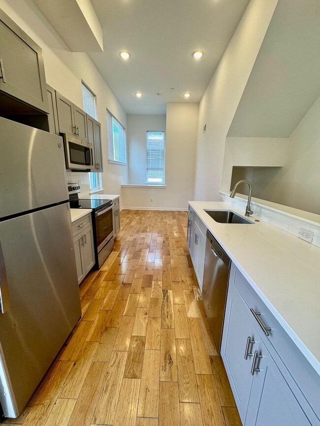 Building Photo - 2722 Master St