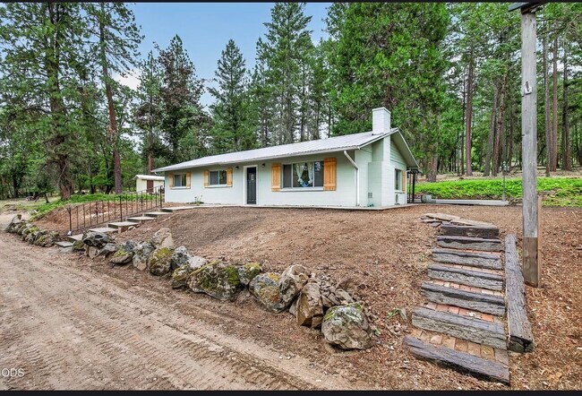 Building Photo - 981 Upper Applegate Rd