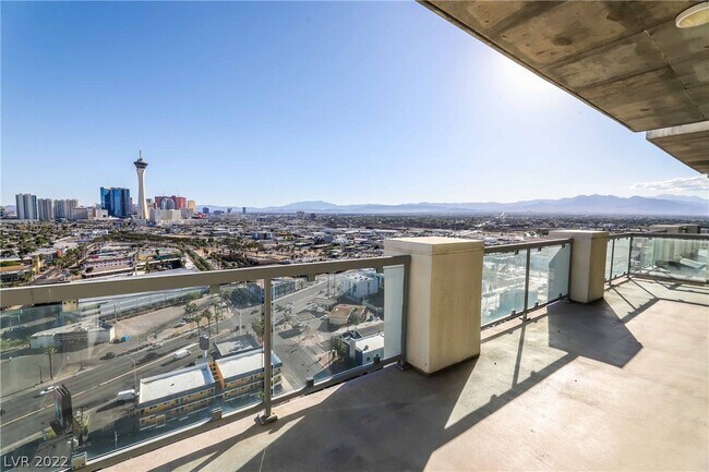 Building Photo - 900 S Las Vegas Blvd