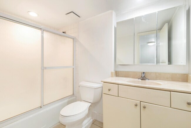Building Photo - 630 Ocean Dr