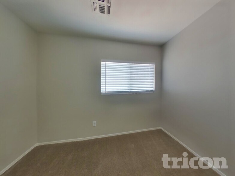 Building Photo - 2283 E Palm Beach Dr