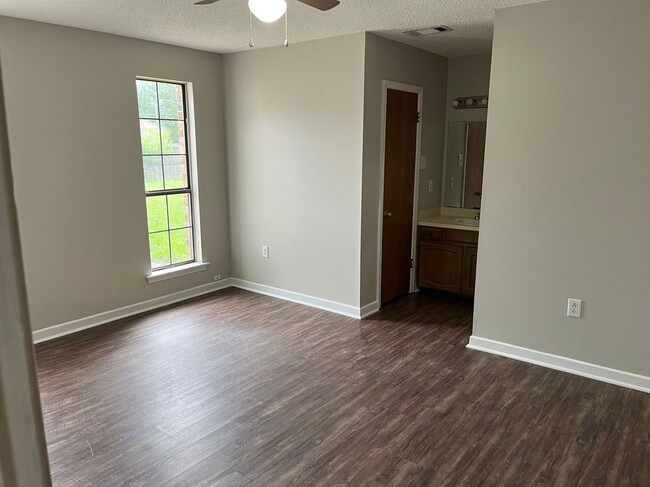 Building Photo - 7429 Green Gate Dr