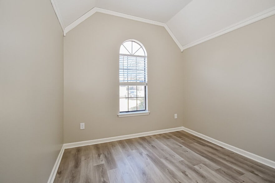 Building Photo - 6759 Valerie Dr