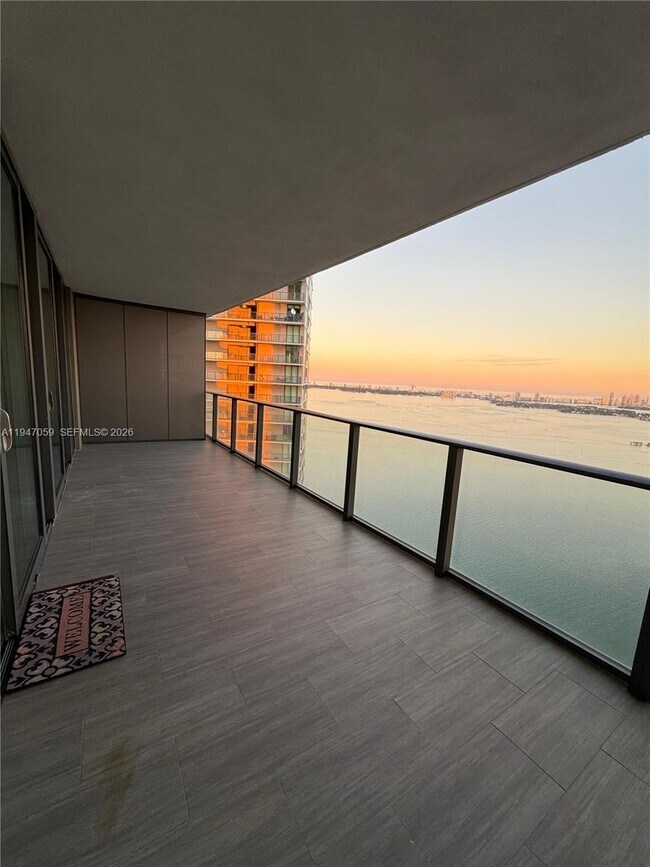 Building Photo - 650 NE 32nd St