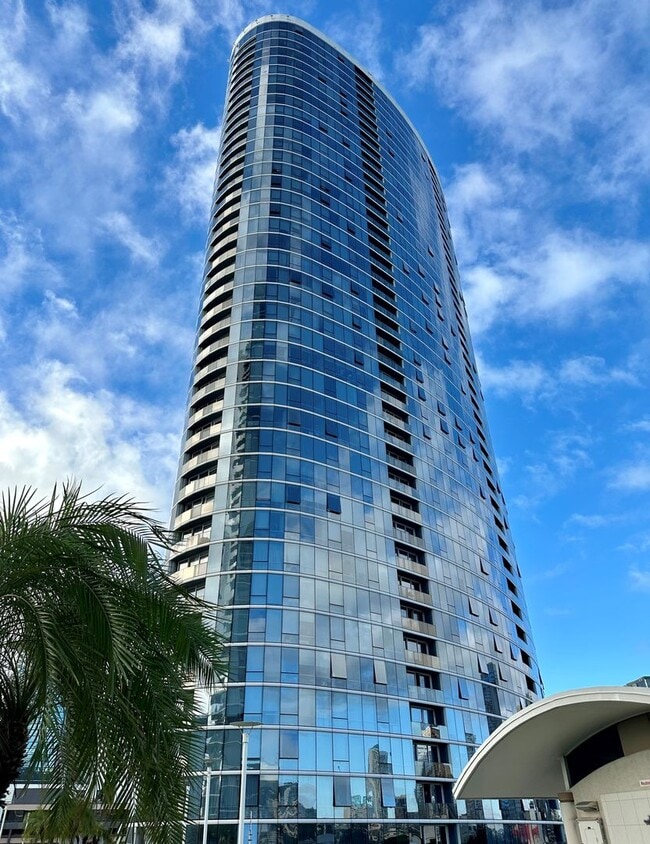 Building Photo - Moana Pacific West Tower 1BR/1BA/1PK