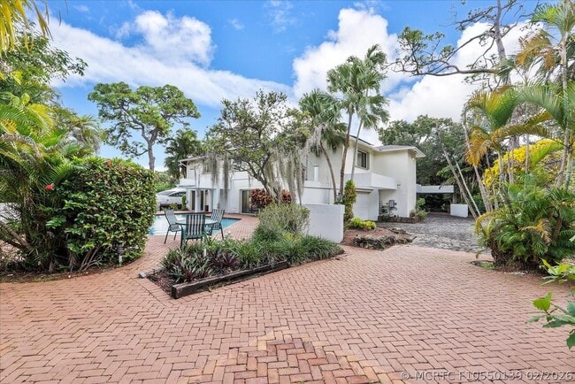 Building Photo - 1240 SW 14th Ave