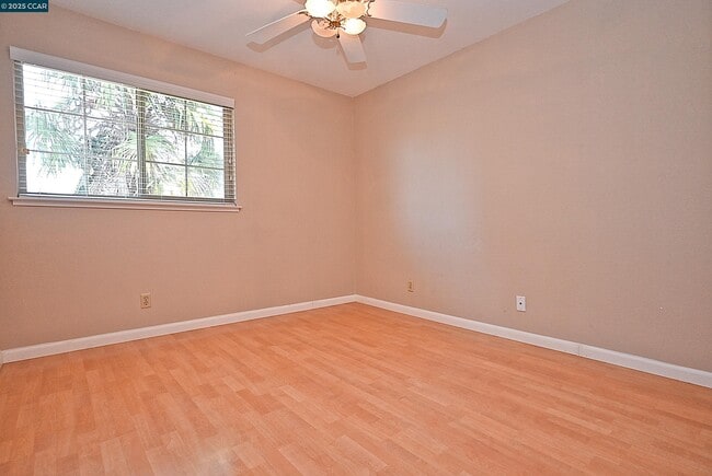 Building Photo - 933 Meadowvale Ct